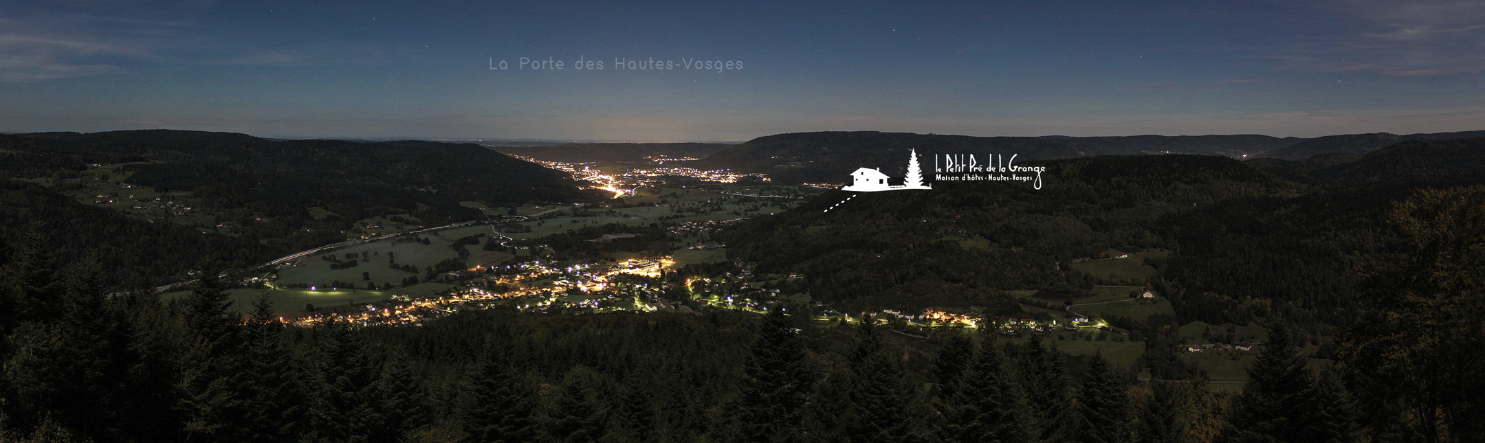 Nocturne au Tumulus de Vecoux (le village en contrebas) - Dans le fond, la ville de Remiremont, dite "la Porte des Hautes-Vosges"